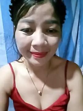 Yiyi102300 online show from July 4, 2026, 9:15 am
