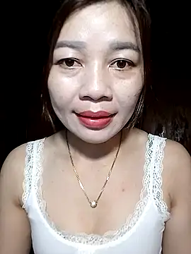 Yiyi102300 online show from April 19, 2026, 1:12 pm