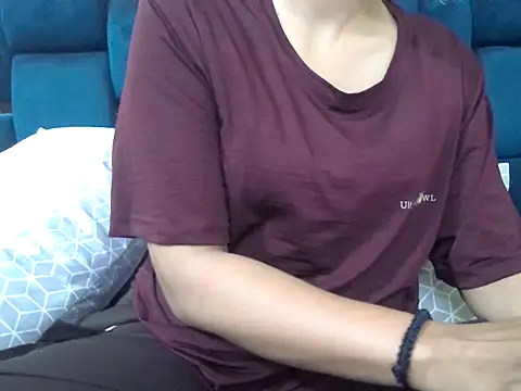 Aradya  online show from April 15, 2026, 7:40 pm