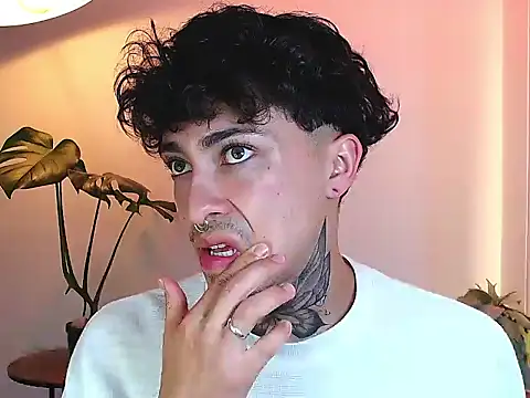 stevennavarro online show from March 29, 2026, 9:16 pm