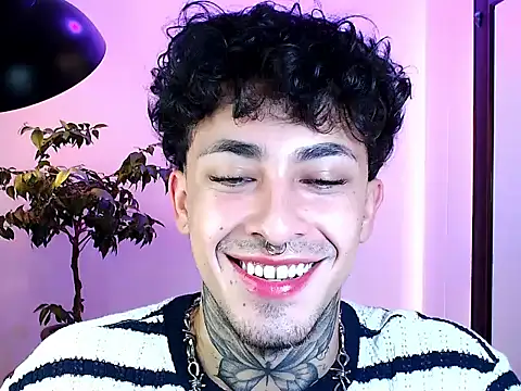 stevennavarro online show from April 4, 2026, 12:17 am