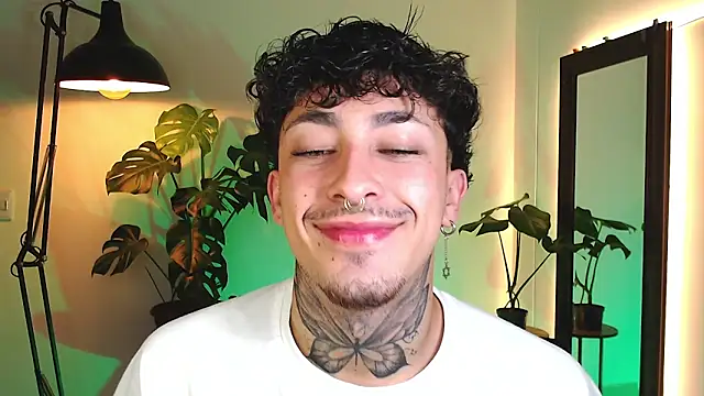 stevennavarro online show from April 15, 2026, 10:10 pm