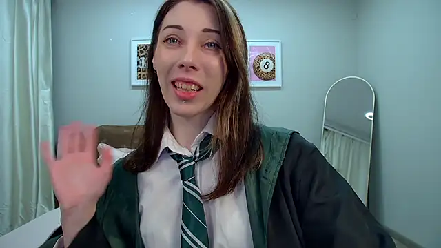 LeilaTaylors online show from April 13, 2026, 6:23 pm