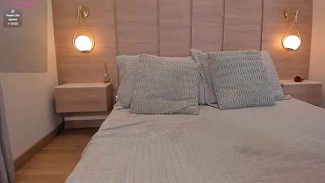 Emilia1040X online show from March 25, 2026, 12:59 pm