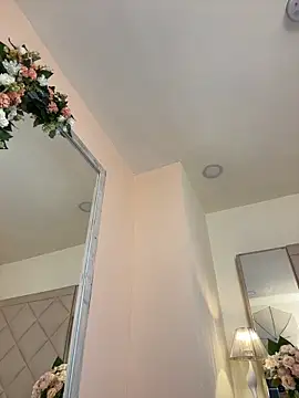 Snapshot of AliciaRoux chatting on April 5, 2026, 8:26 pm AliciaRoux online show from April 5, 2026, 8:26 pm