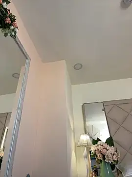 Snapshot of AliciaRoux chatting on April 1, 2026, 8:59 am AliciaRoux online show from April 1, 2026, 8:59 am