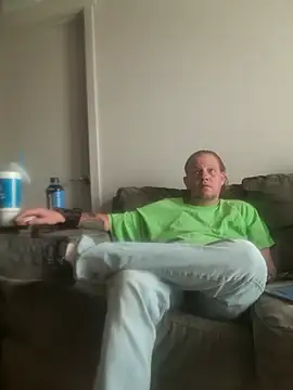 Snapshot of yourMasterisBored chatting on April 25, 2026, 1:52 pm yourMasterisBored online show from April 25, 2026, 1:52 pm