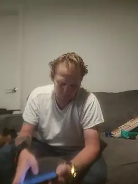 Snapshot of yourMasterisBored chatting on April 28, 2026, 2:27 am yourMasterisBored online show from April 28, 2026, 2:27 am