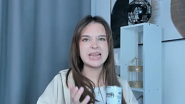 RandeeGradowski online show from March 22, 2026, 10:28 am