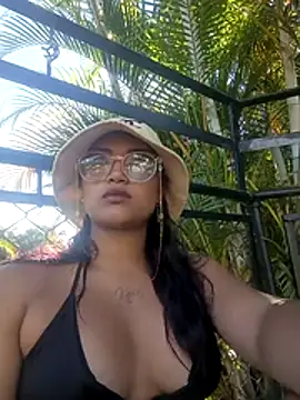 Alejitha-23 online show from April 2, 2026, 9:32 pm