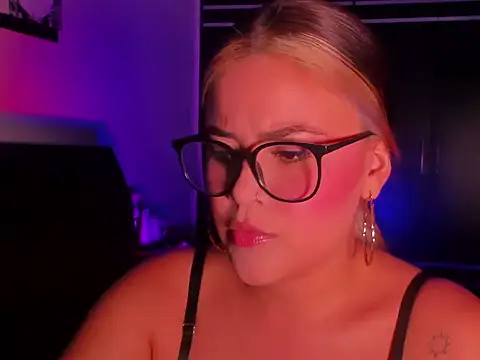 veronicabrown xxx online show from March 23, 2026, 4:12 am