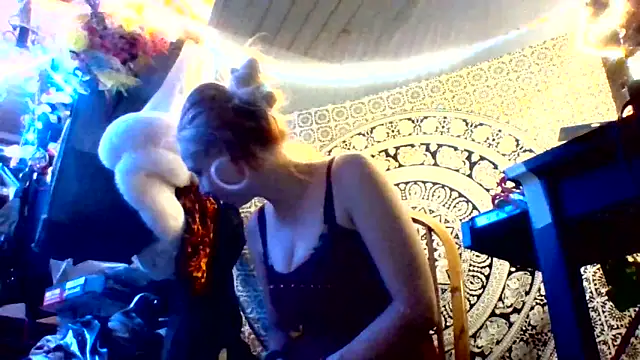 Snapshot of Ambionce chatting on May 20, 2026, 10:45 am Ambionce online show from May 20, 2026, 10:45 am