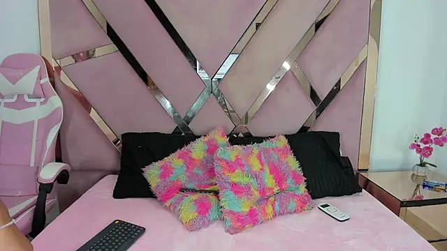 Snapshot of Jade_ht chatting on April 9, 2026, 12:44 pm Jade ht online show from April 9, 2026, 12:44 pm