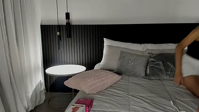 Maia antonelli online show from March 17, 2026, 12:46 am