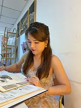 Xiaoxiao-y online show from April 14, 2026, 9:36 am