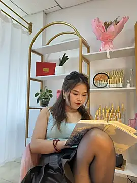 Snapshot of Xiaoxiao-y chatting on April 29, 2026, 7:45 am Xiaoxiao-y online show from April 29, 2026, 7:45 am