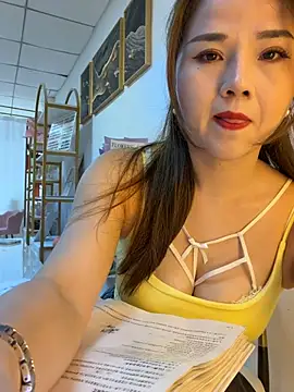 Xiaoxiao-y online show from April 3, 2026, 7:48 am