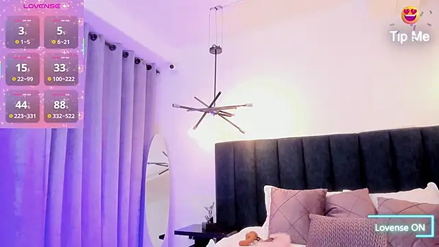 kirasweet7 online show from April 13, 2026, 3:32 am