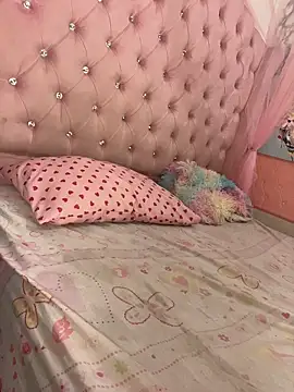 Hopeluna online show from April 3, 2026, 9:10 pm