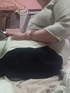 Snapshot of Gujju_bhabhi69 chatting on May 21, 2026, 5:54 pm Gujju bhabhi69 online show from May 21, 2026, 5:54 pm