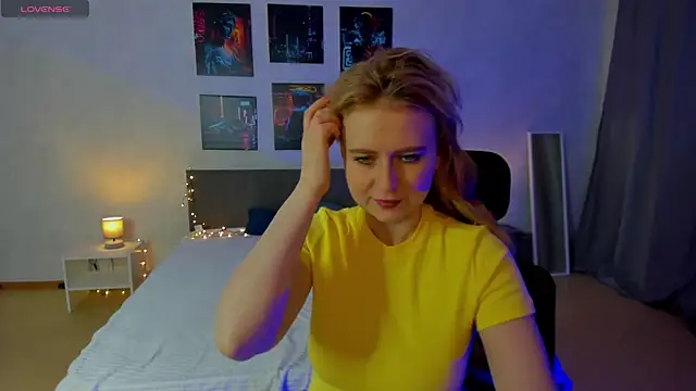 Shiny Liss online show from April 17, 2026, 1:52 am