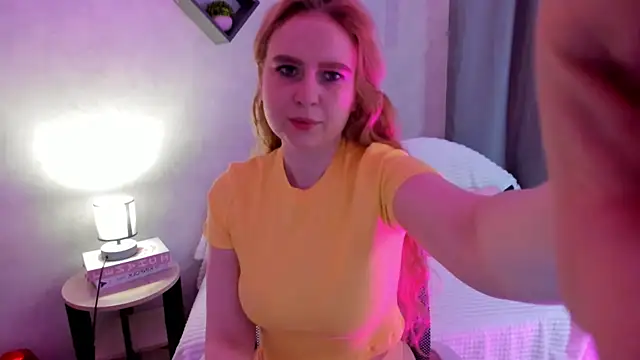 Shiny Liss online show from April 13, 2026, 1:31 am