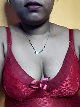 hotmiki online show from April 7, 2026, 11:56 am