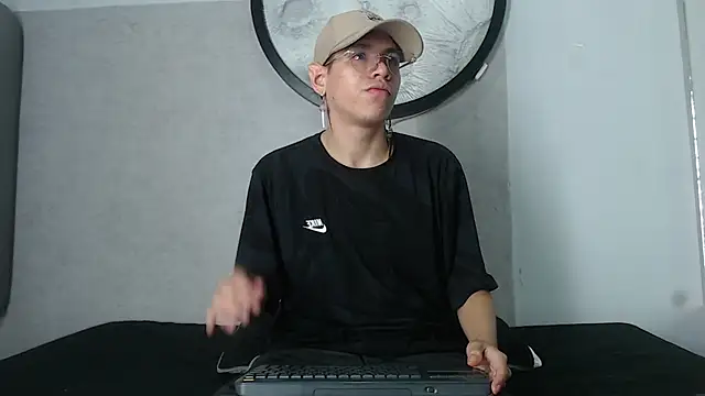 Bennet-Grayy online show from May 22, 2026, 1:36 am
