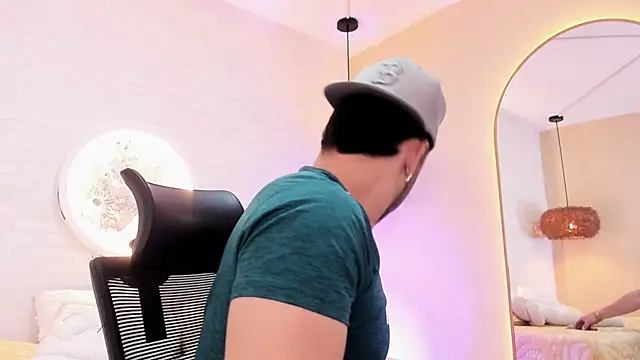 Snapshot of Dylan_vega01 chatting on April 16, 2026, 2:40 pm Dylan vega01 online show from April 16, 2026, 2:40 pm