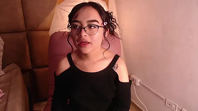 Snapshot of Mini_Rouse chatting on May 28, 2026, 5:41 pm Mini Rouse online show from May 28, 2026, 5:41 pm