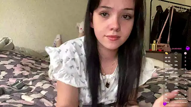 BeckyAurielle online show from April 4, 2026, 8:43 am