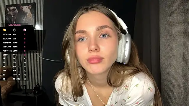 Veluxe online show from April 13, 2026, 5:17 pm