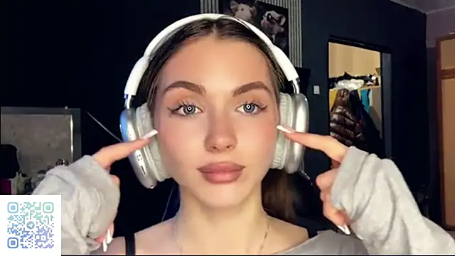 Veluxe online show from March 19, 2026, 3:34 pm