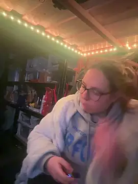 curvyneon online show from March 31, 2026, 7:05 pm