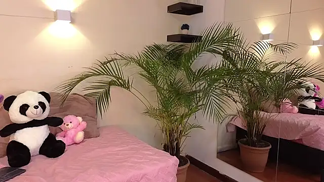 Valeria noir online show from March 18, 2026, 8:10 pm