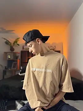 SebastianReed  online show from April 6, 2026, 4:46 am