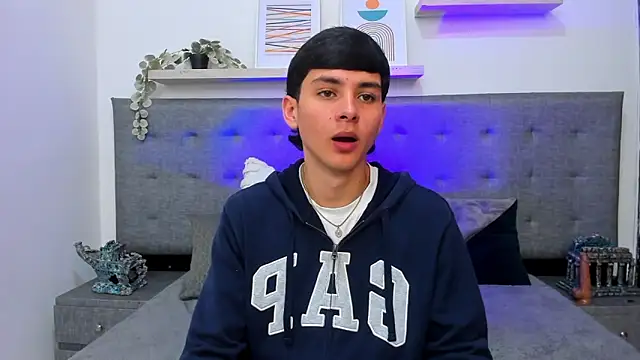 Andrew restrepoo online show from April 13, 2026, 4:44 pm