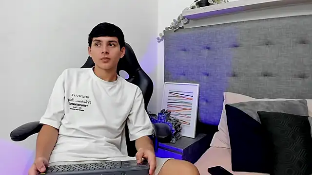 Andrew restrepoo online show from March 19, 2026, 2:50 pm