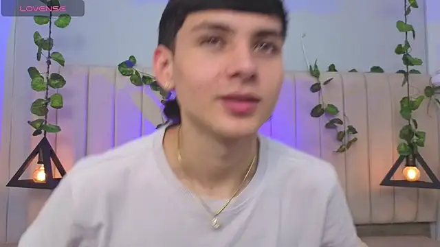 Andrew restrepoo online show from May 14, 2026, 9:56 pm
