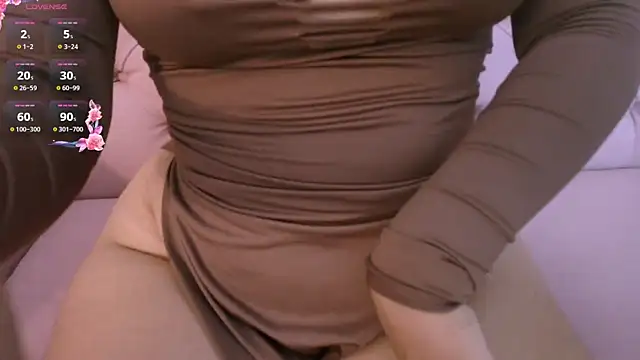 Aminaa Kaarim online show from April 15, 2026, 6:56 pm