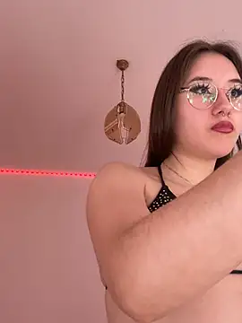 Snapshot of evelynnMiss chatting on June 18, 2026, 12:32 pm evelynnMiss online show from June 18, 2026, 12:32 pm