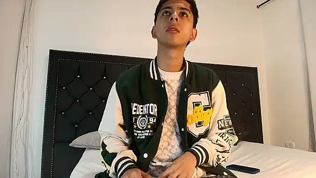 NohaDrake online show from March 18, 2026, 3:31 am