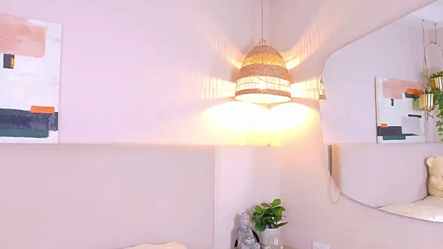 Snapshot of HelenaFoumier chatting on May 2, 2026, 7:41 pm HelenaFoumier online show from May 2, 2026, 7:41 pm