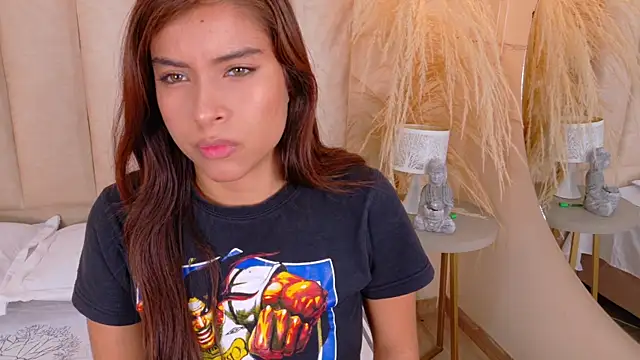 Snapshot of HelenaFoumier chatting on May 27, 2026, 12:09 am HelenaFoumier online show from May 27, 2026, 12:09 am