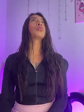 Macarena26 online show from April 7, 2026, 2:13 am