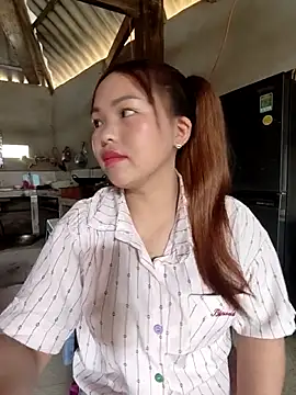 Snapshot of Mina_xYx chatting on April 9, 2026, 1:29 am Mina xYx online show from April 9, 2026, 1:29 am