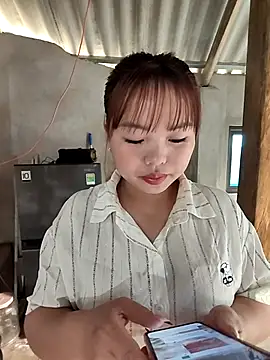 Snapshot of Mina_xYx chatting on April 6, 2026, 11:50 pm Mina xYx online show from April 6, 2026, 11:50 pm