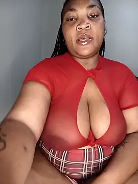 Snapshot of BeverlyQueen15 chatting on April 19, 2026, 9:50 pm BeverlyQueen15 online show from April 19, 2026, 9:50 pm