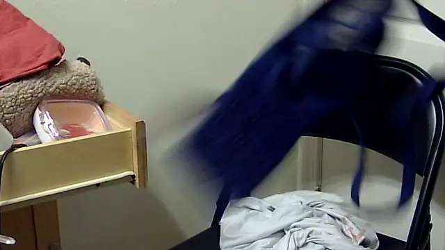 kitty-kitten82 online show from April 5, 2026, 4:02 pm