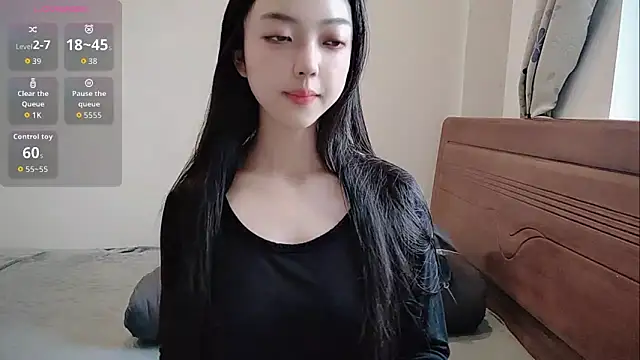 oblakitty  online show from May 17, 2026, 12:43 am